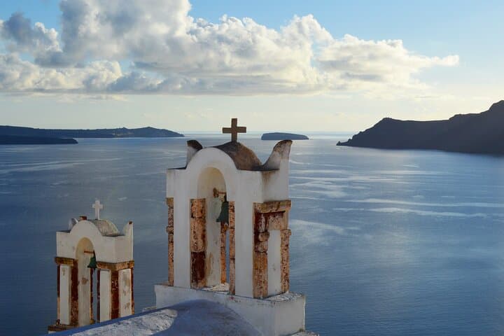 Santorini Essentials: Half-Day Private Sightseeing of Oia, Akrotiri & Pyrgos
