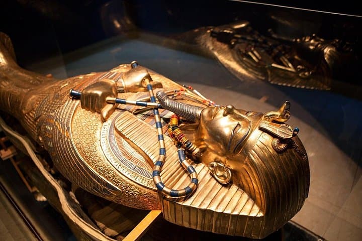 Full Day Giza and Cairo Tour: Pyramids, Egyptian Museum & Nile Cruise photo 4