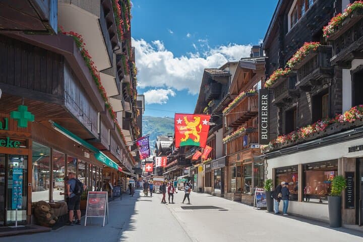 Zurich Old Town Treasures Private Walking Tour — Historic Highlights & Local Stories photo 4