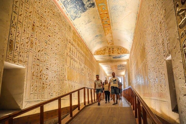 Cairo Day Trip from Hurghada: Pyramids, Sphinx & Egyptian Museum in One Day photo 3