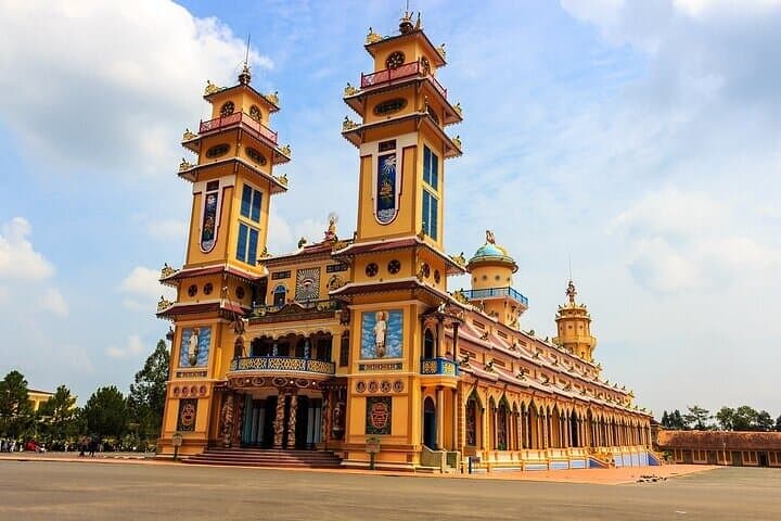 Hanoi Private Must-See Walking Tour — Old Quarter, Hoan Kiem & Hanoi Hilton photo 4