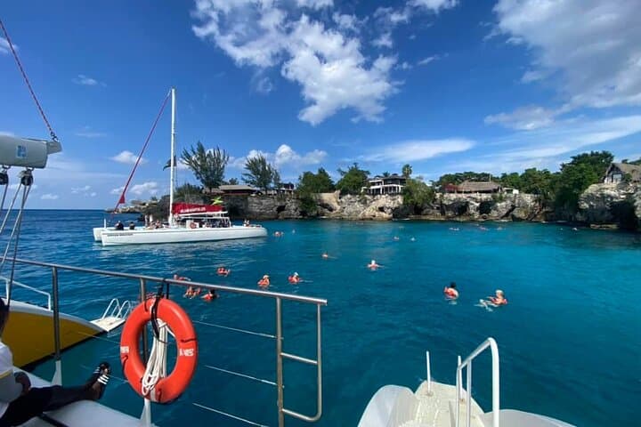 Negril Sunset Catamaran Cruise with Snorkeling and Reggae photo 3