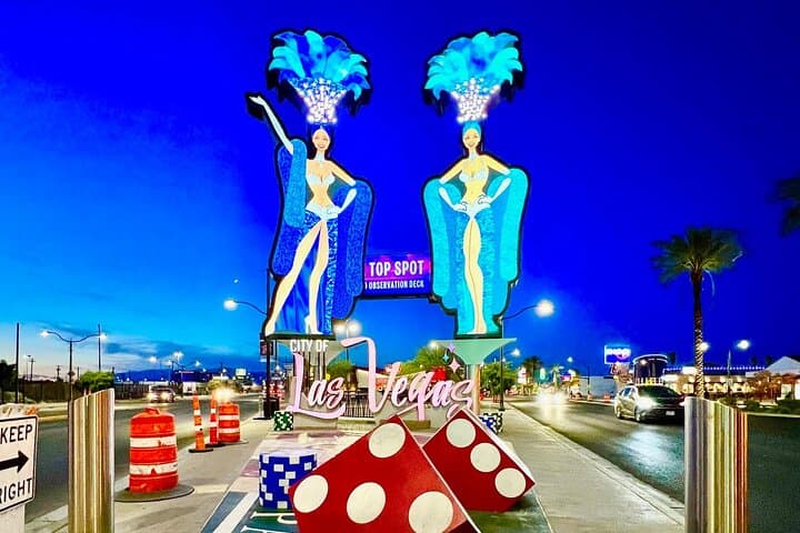 Inside Las Vegas' 18b Arts District: Guided Walking Tour of Arts Factory, Murals & Studios photo 2