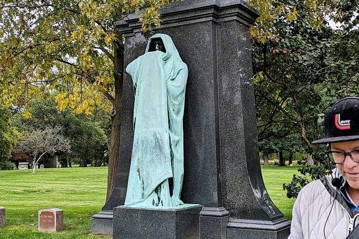 Deep Pockets of Graceland Cemetery: Chicago Historical Walking Tour photo 4