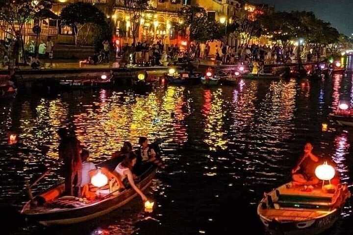 Marble Mountain to Hoi An: Caves, Sampans & Lantern Night Market Tour