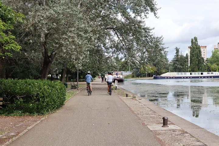 Dijon by Bike: Guided Ride from the Dukes' Palace to Lake Kir photo 2