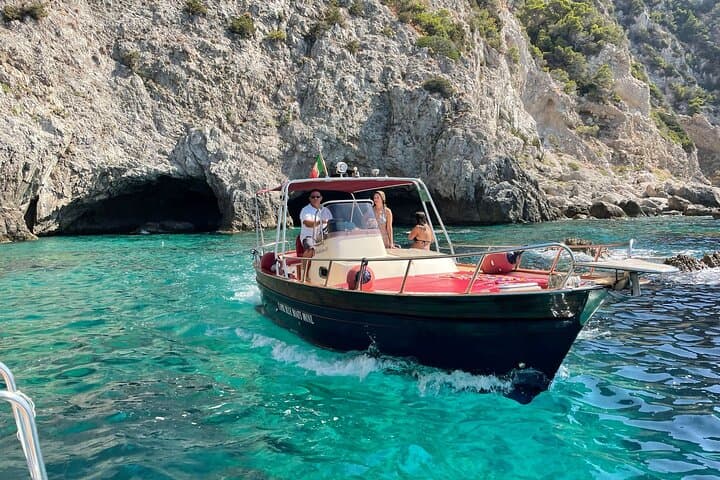 Capri Gozzo Tour (3 Hours): Swim, Grottos & Faraglioni photo 3