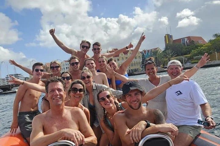 High-Speed Powerboat: Sea Turtles & Blue Room Cave Tour in Curaçao