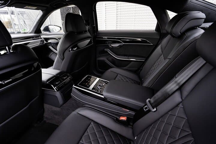 Luxury Private Transfer from Chicago Downtown to O'Hare & Midway Airports photo 4