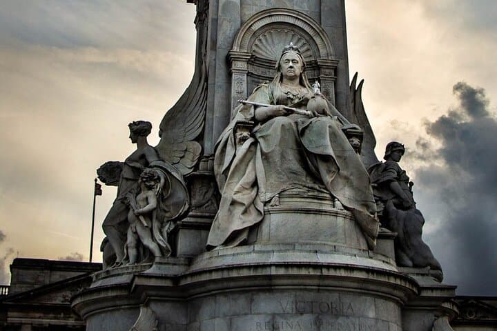 romantic-private-walking-tour-westminster-to-hyde-park-london photo 6
