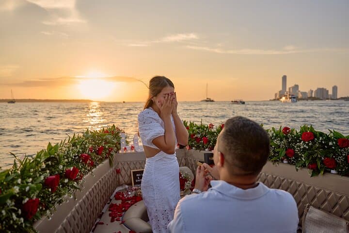 Sunset Romance: Private Date Night Boat Tour in Cartagena Bay