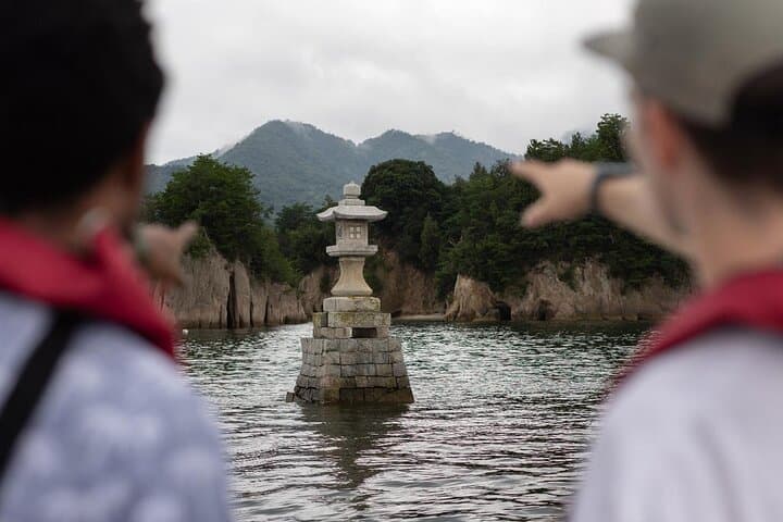Cruise Miyajima's Seven Shrines: Nanaura Meguri from Miyahama photo 2