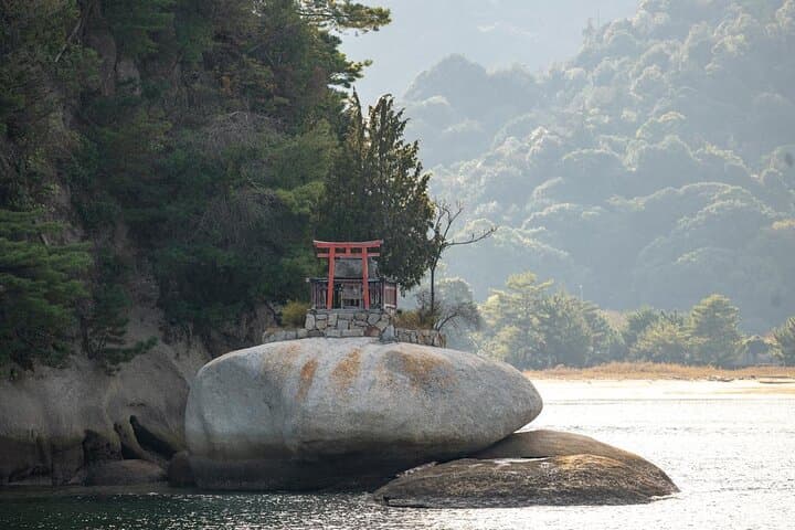 Cruise Miyajima's Seven Shrines: Nanaura Meguri from Miyahama photo 3