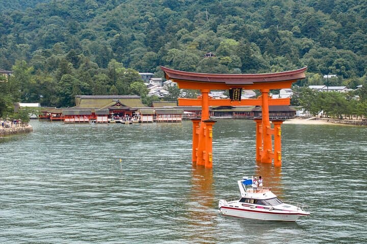 Cruise Miyajima's Seven Shrines: Nanaura Meguri from Miyahama