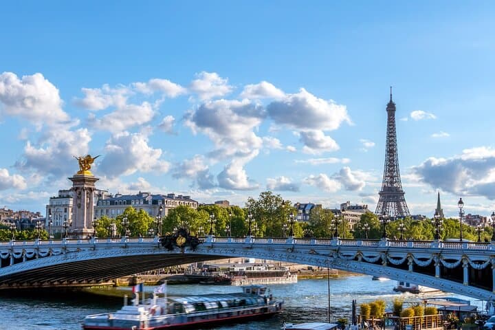 Historic Paris Private Walking Tour with a Local Guide photo 5