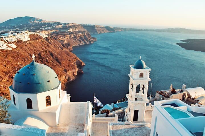 Santorini Instagram & TikTok Photo Spots Private Tour — Oia, Red Beach, Black Sand