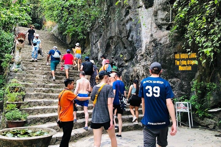 Ninh Binh Day Tour: Hoa Lu Temples, Trang An Boat Ride & Mua Cave Viewpoint photo 6