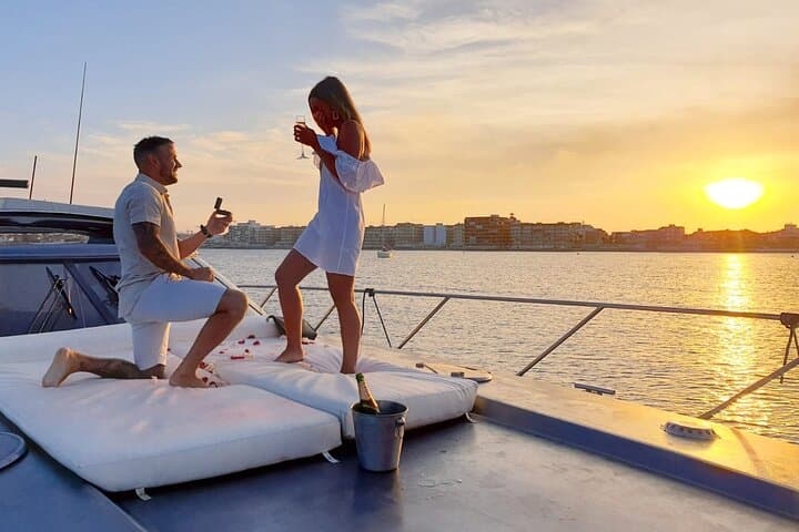 Sunset Yacht Cruise with Cava in Torrevieja