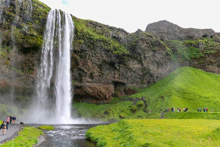 Iceland Ring Road in Six Days: Waterfalls, Glaciers & Geothermal Baths