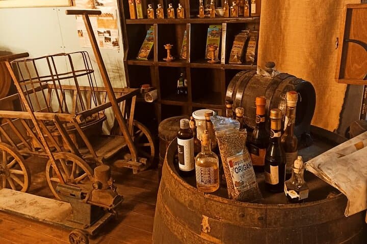 E-Bike Tour on the Sorrento Peninsula and Artisan Acetaia Visit