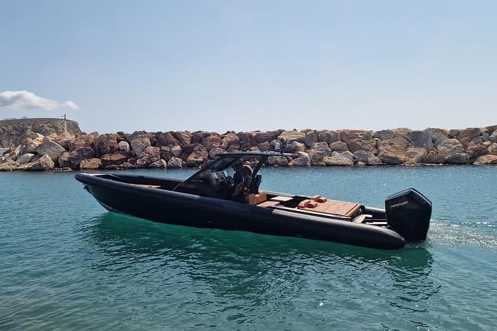 Antiparos-Paros Private Speedboat Cruise from Santorini: Blue Lagoon & Naoussa Day Trip
