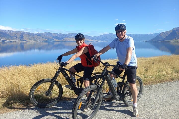 Wanaka Easy Ebike Tour Along the Clutha: Family-Friendly River Ride