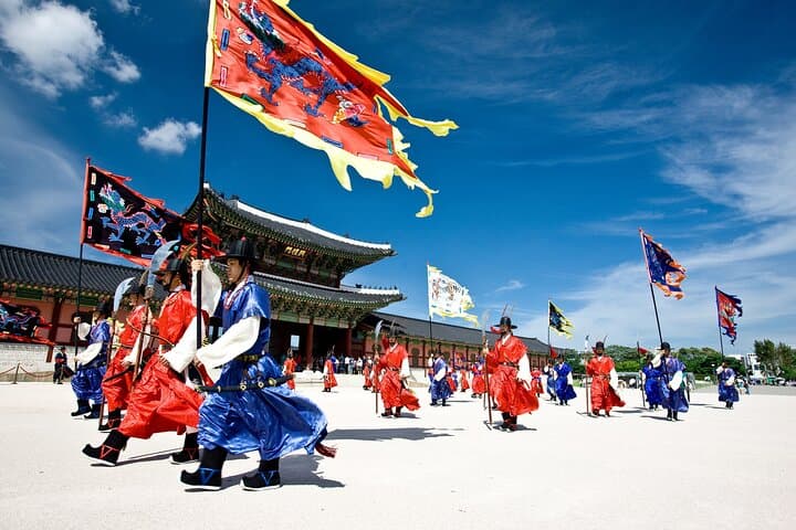 Northern Seoul Walking Tour: Gyeongbokgung Palace, Bukchon Hanok Village & Gwangjang Market photo 5