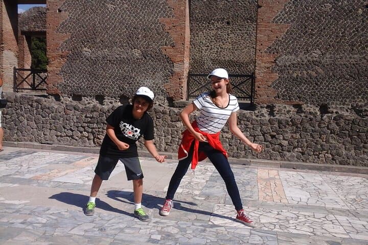 Pompeii Family Skip-the-Line Tour for Kids — Interactive Guided Visit photo 4