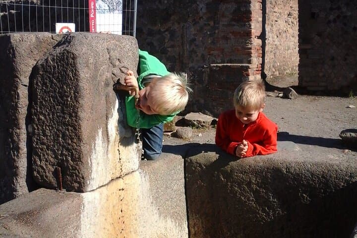 Pompeii Family Skip-the-Line Tour for Kids — Interactive Guided Visit photo 5