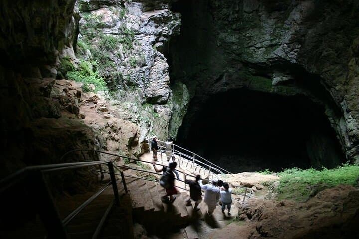 Explore Taza & Friouato Cave: Private Day Trip from Fez