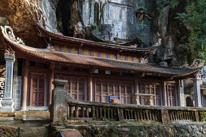 Ninh Binh 2-Day Tam Coc, Mua Cave & Hoa Lu Small-Group Tour from Hanoi photo 5