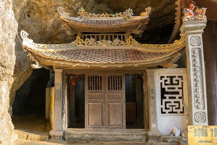 Ninh Binh 2-Day Tam Coc, Mua Cave & Hoa Lu Small-Group Tour from Hanoi photo 4