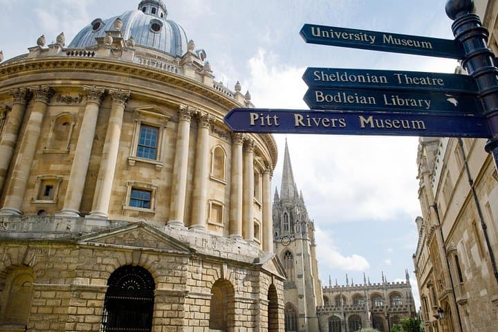 Private Family Walking Tour of Oxford's Unique Sites photo 2