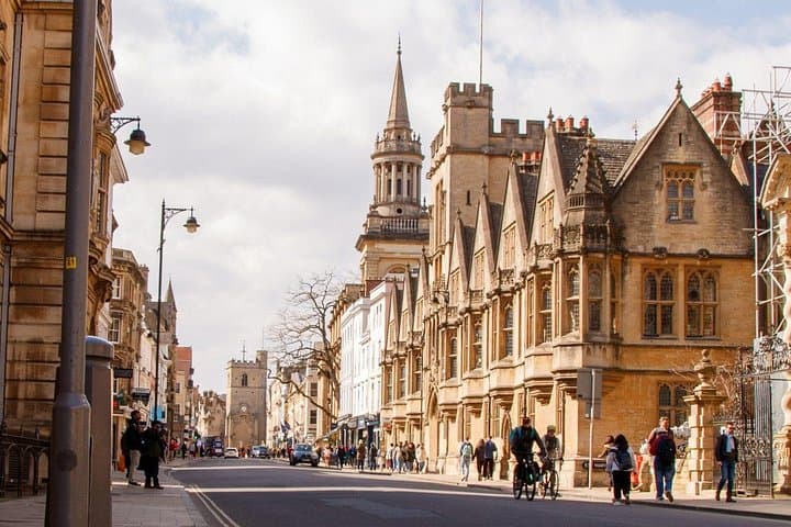 Private Family Walking Tour of Oxford's Unique Sites photo 4