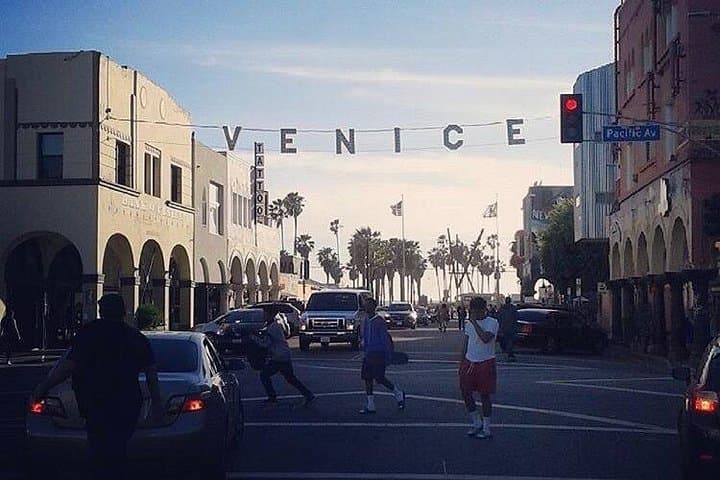 Venice Beach Open-Air Van Tour: 4.5-Hour Santa Monica to Venice Highlights photo 2