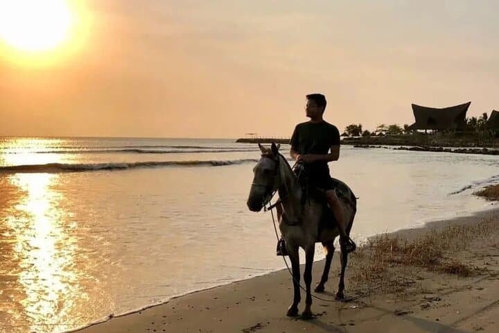 Beach Horseback Ride at Manzanillo del Mar — Cartagena Coastal Trails photo 4