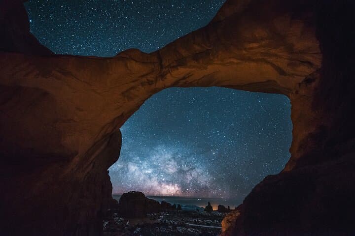 Nightscape Adventure: Astro-Photo and Stargazing Tour in Arches National Park
