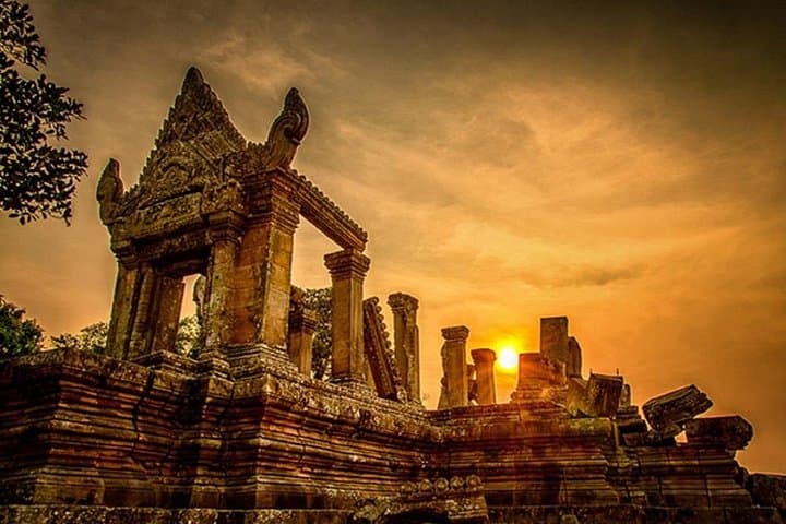 Preah Vihear Temple Full-Day Tour from Siem Reap: Hilltop Khmer Ruins & Border Views