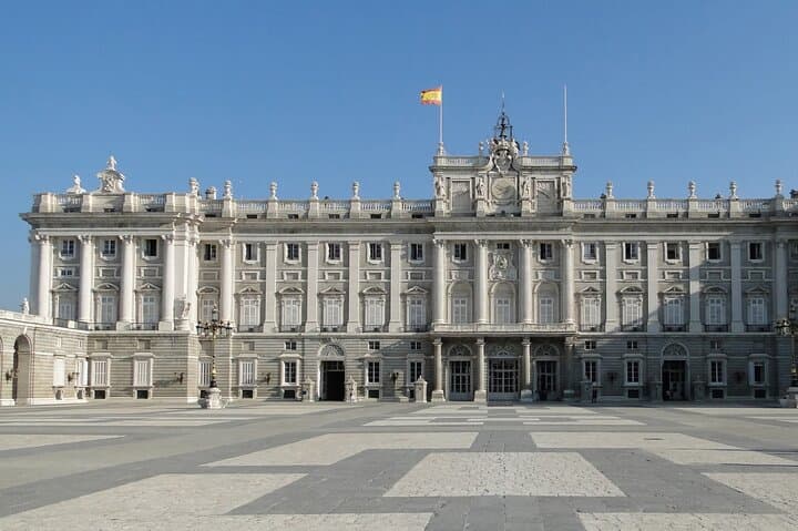Private Royal Palace and Prado Museum Tour — Guided Madrid Cultural Excursion photo 2