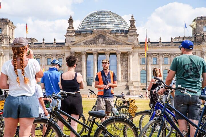 Berlin Highlights: 3.5-Hour Small-Group Bike Tour of the City's Icons