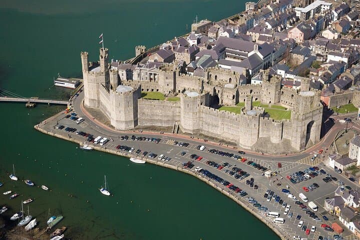 Two-Hour Guided Tour of Caernarfon Castle and Historic Town