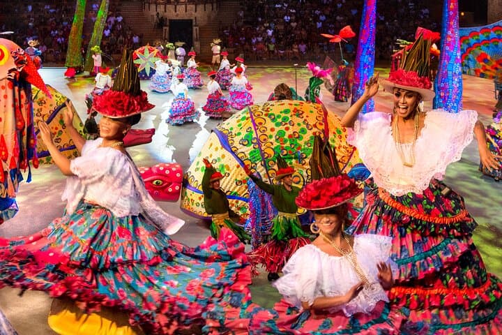 Chichen Itza & Xcaret Combo: Two-Day Cenote, Ruins & Eco-Park Adventure