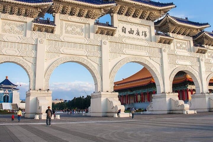Taipei Private Walking Tour: Must-See Attractions & Local Secrets