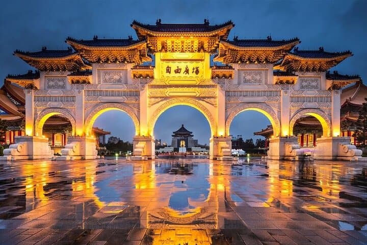 Taipei Private Walking Tour: Must-See Attractions & Local Secrets photo 2