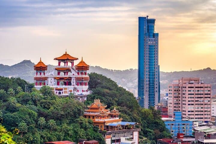 Taipei Private Walking Tour: Must-See Attractions & Local Secrets photo 3