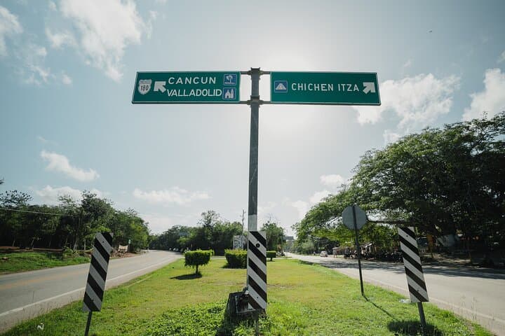 Chichen Itza and Cenote Ikkil Day Trip from Merida to Cancun or Tulum