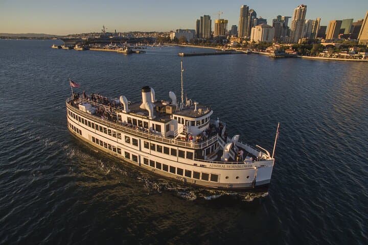 San Diego Signature Dinner Cruise: Skyline Buffet & Nighttime Bay Views photo 4