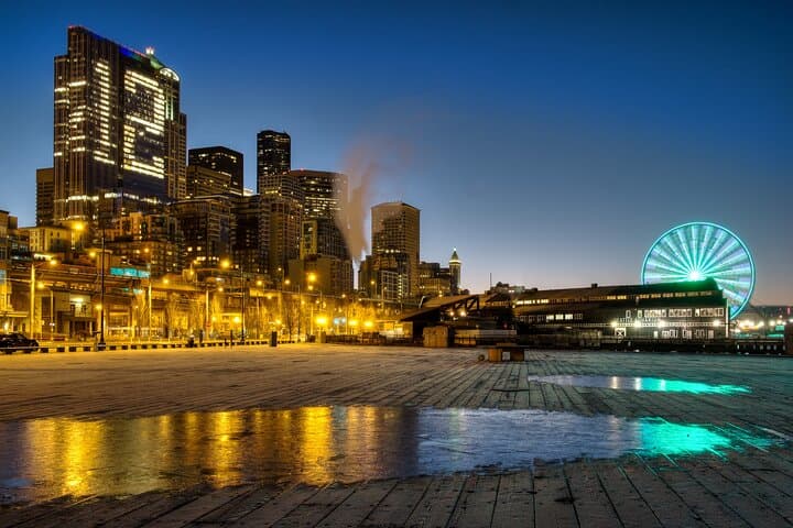 Seattle Night Walking Tour: Space Needle & Great Wheel Admission