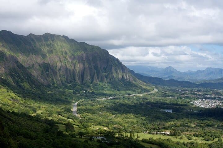 Honolulu Local Drive: Chinatown, Pali Lookout and Diamond Head in a Private Tour photo 2