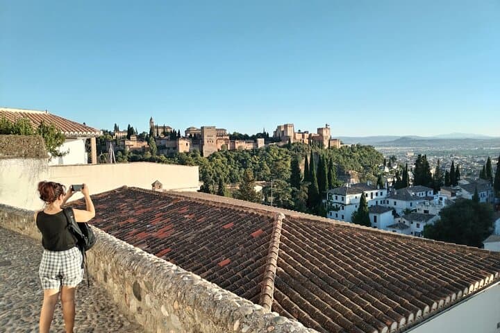 Albaicín and Sacromonte Walking Tour: Sunset Views, Carmen Houses and Flamenco Roots